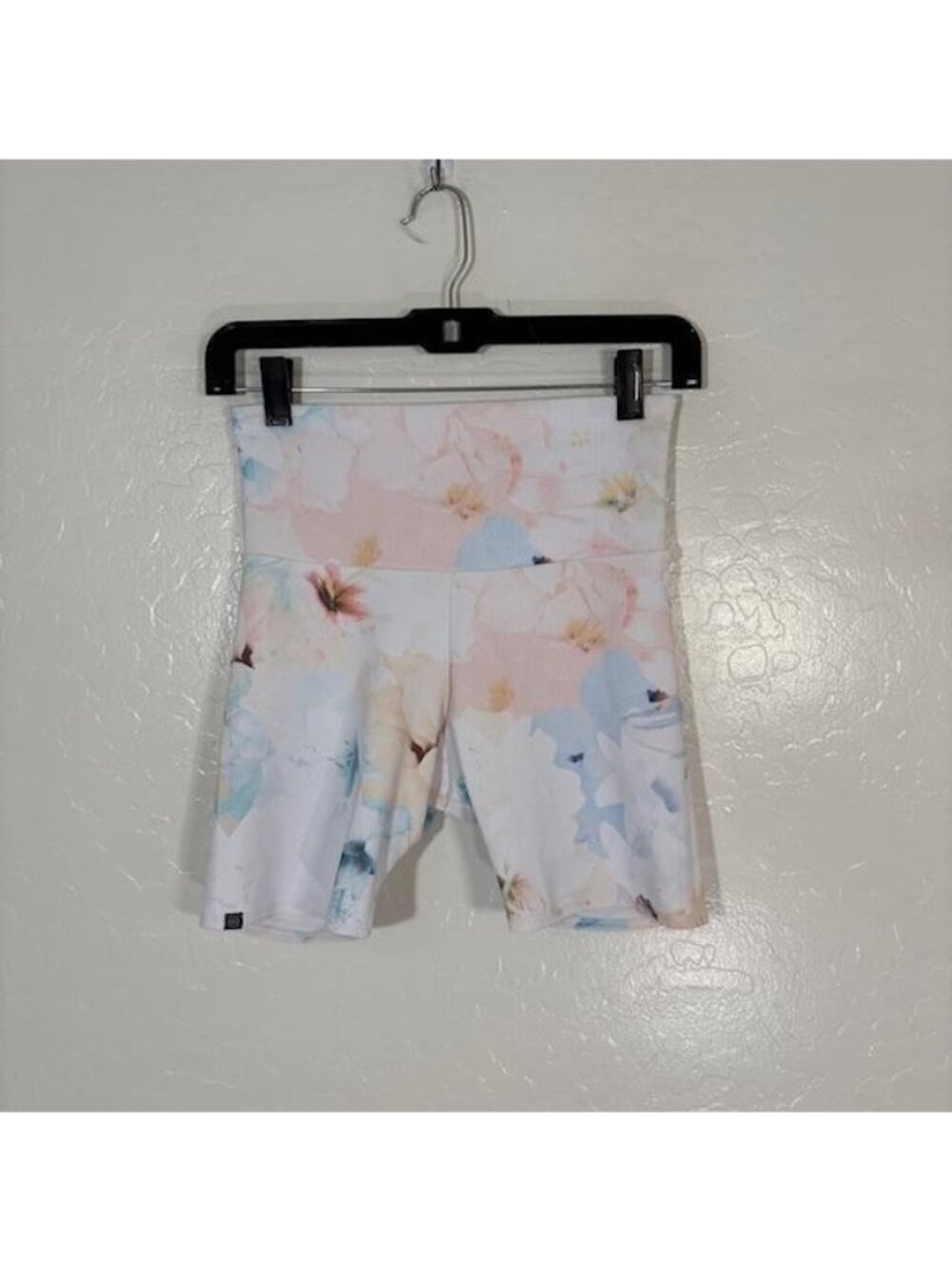 Onzie Shorts Womens S/M White Floral Ribbed High Rise Biker Yoga Gym Athletic